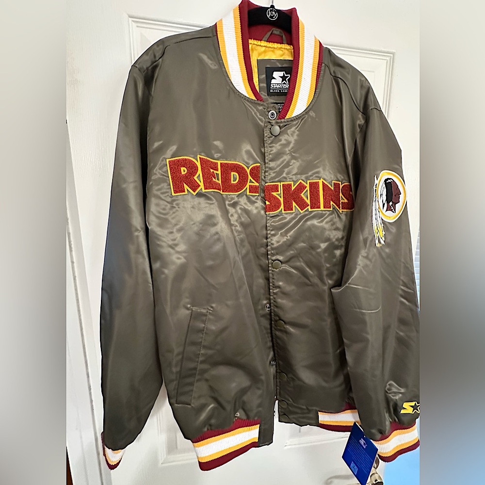 NWTs Redskins Starter lightweight full snap jacket size large. Army green